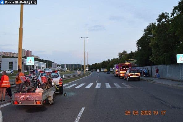 Jeden vodič dal chodcovi prednosť, druhý doňho vrazil (FOTO)