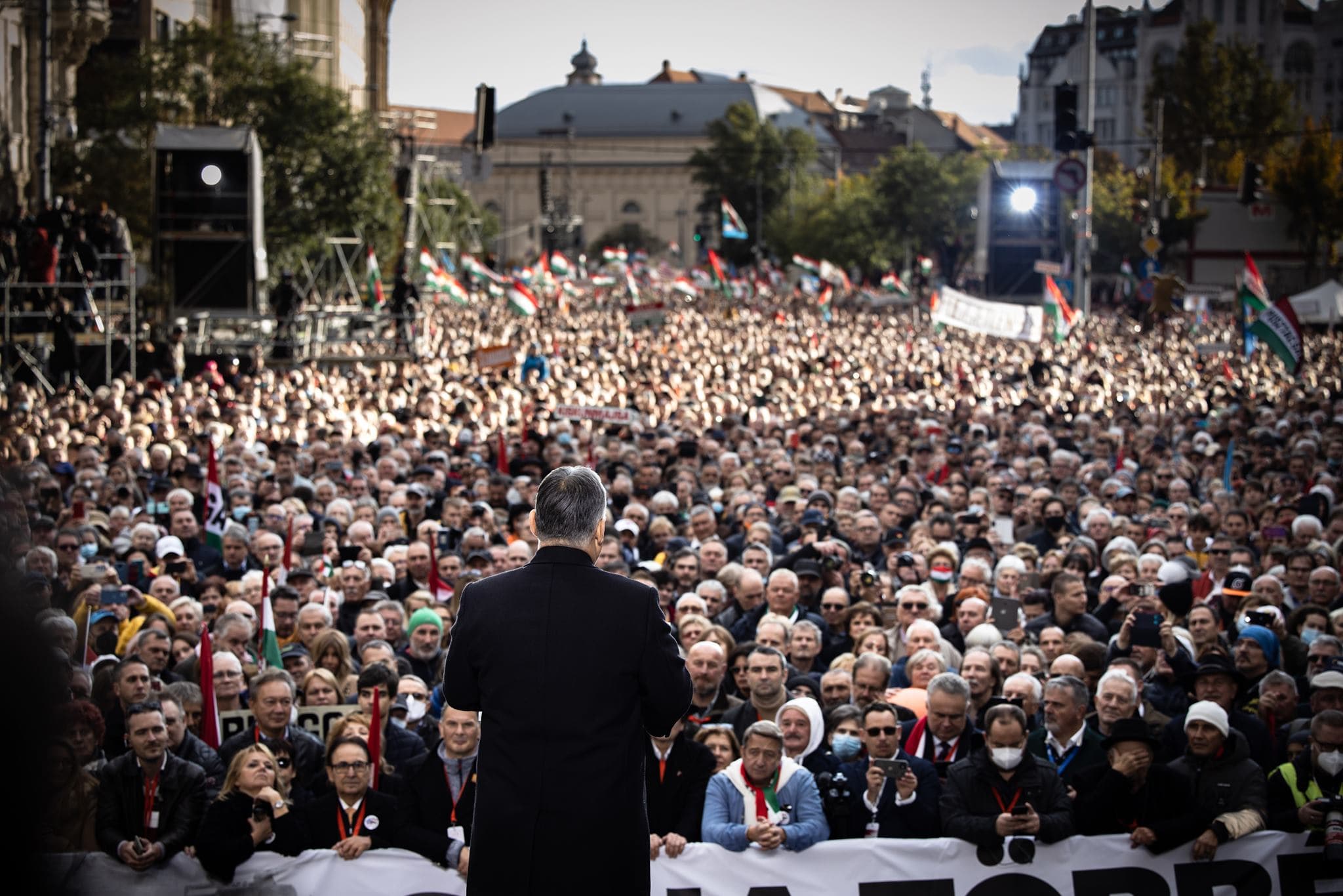 Komisia navrhla pozastavenie financovania Maďarska