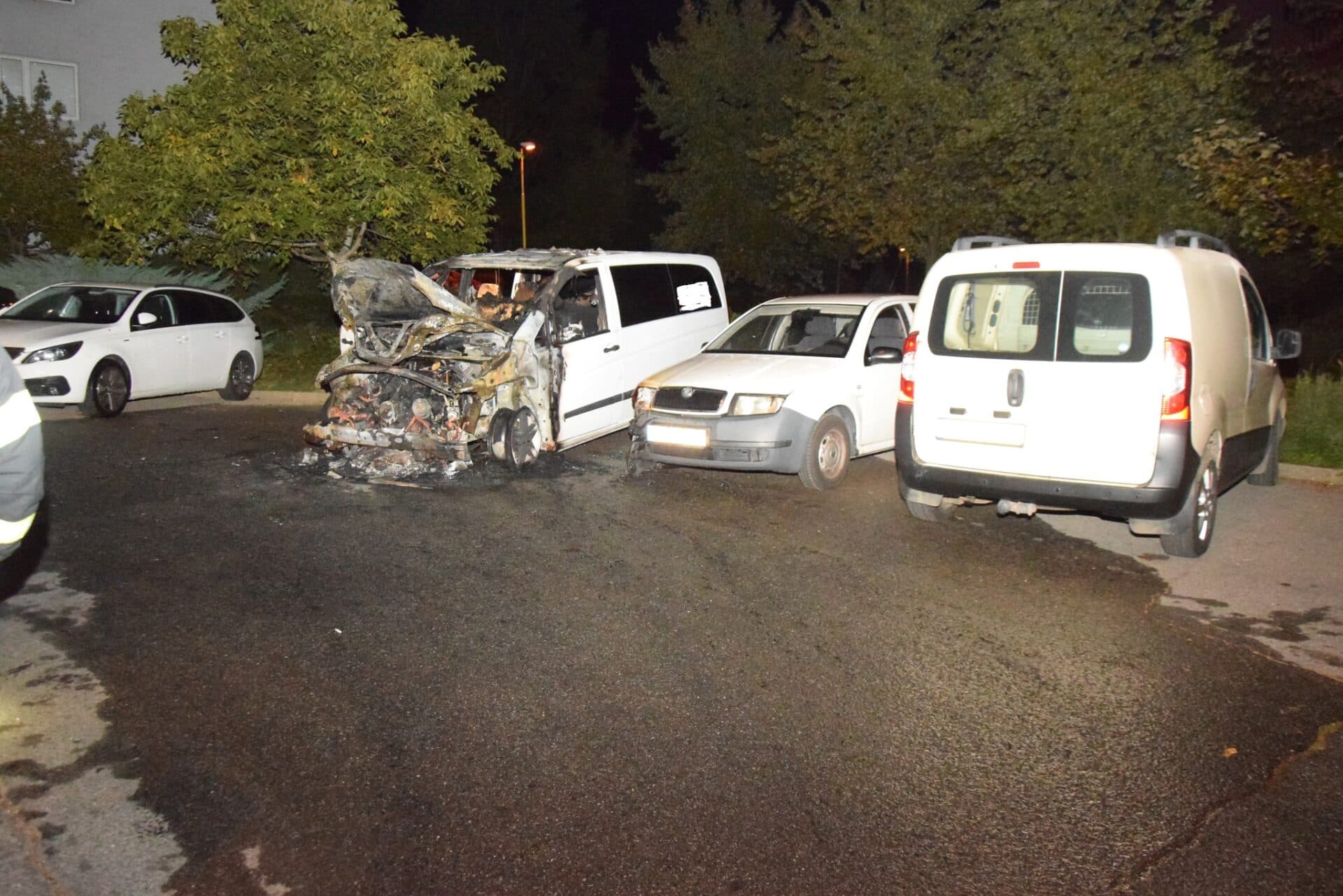 Na Sídlisku Ťahanovce horelo auto! (FOTO)