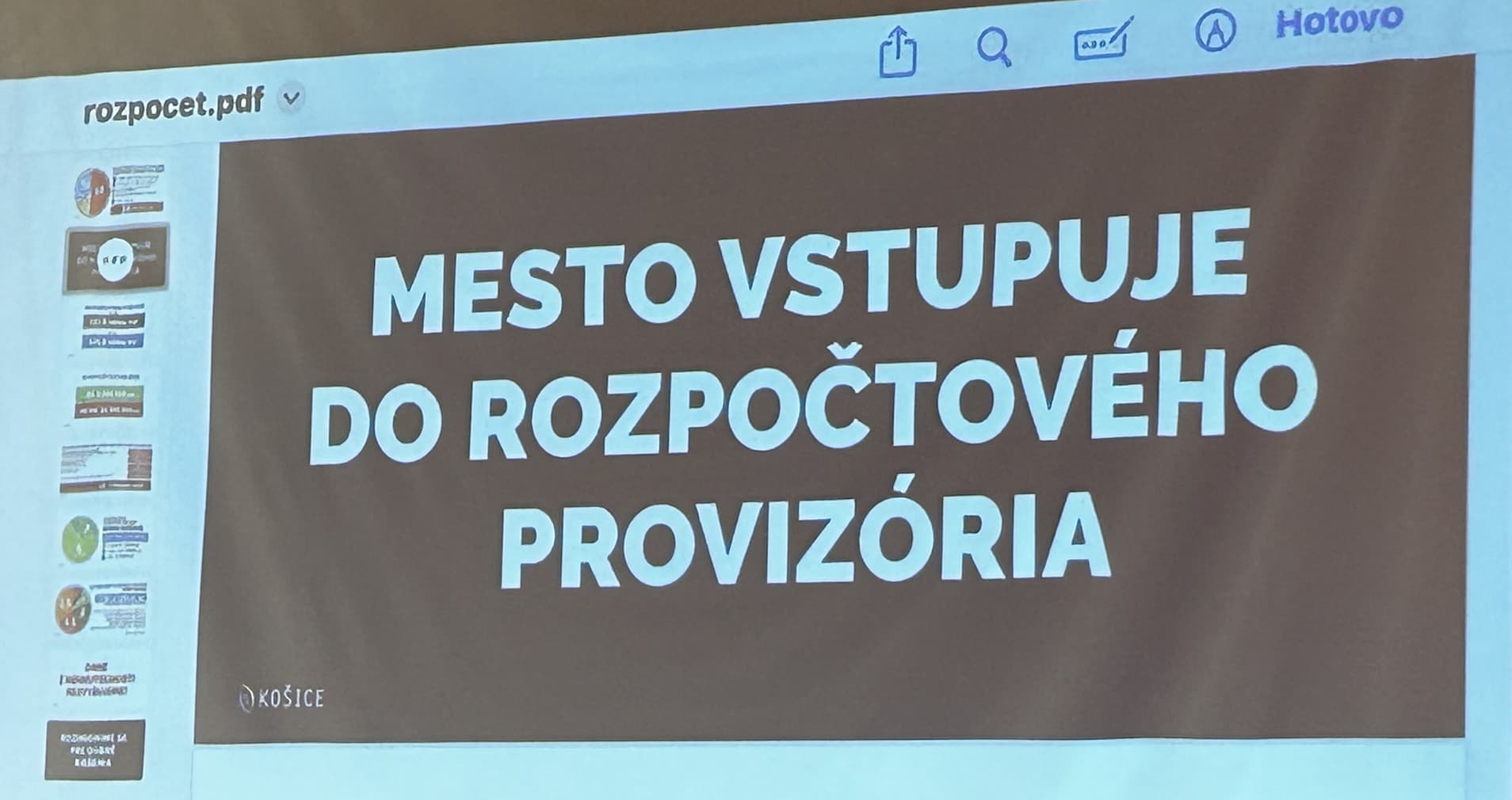 Mesto chce prepúšťať a znižovať dotácie