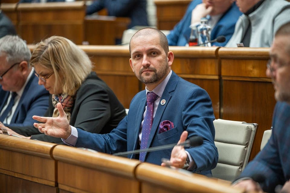 Definitívne rozhodnutie o rozdelení OĽaNO zatiaľ nepadlo
