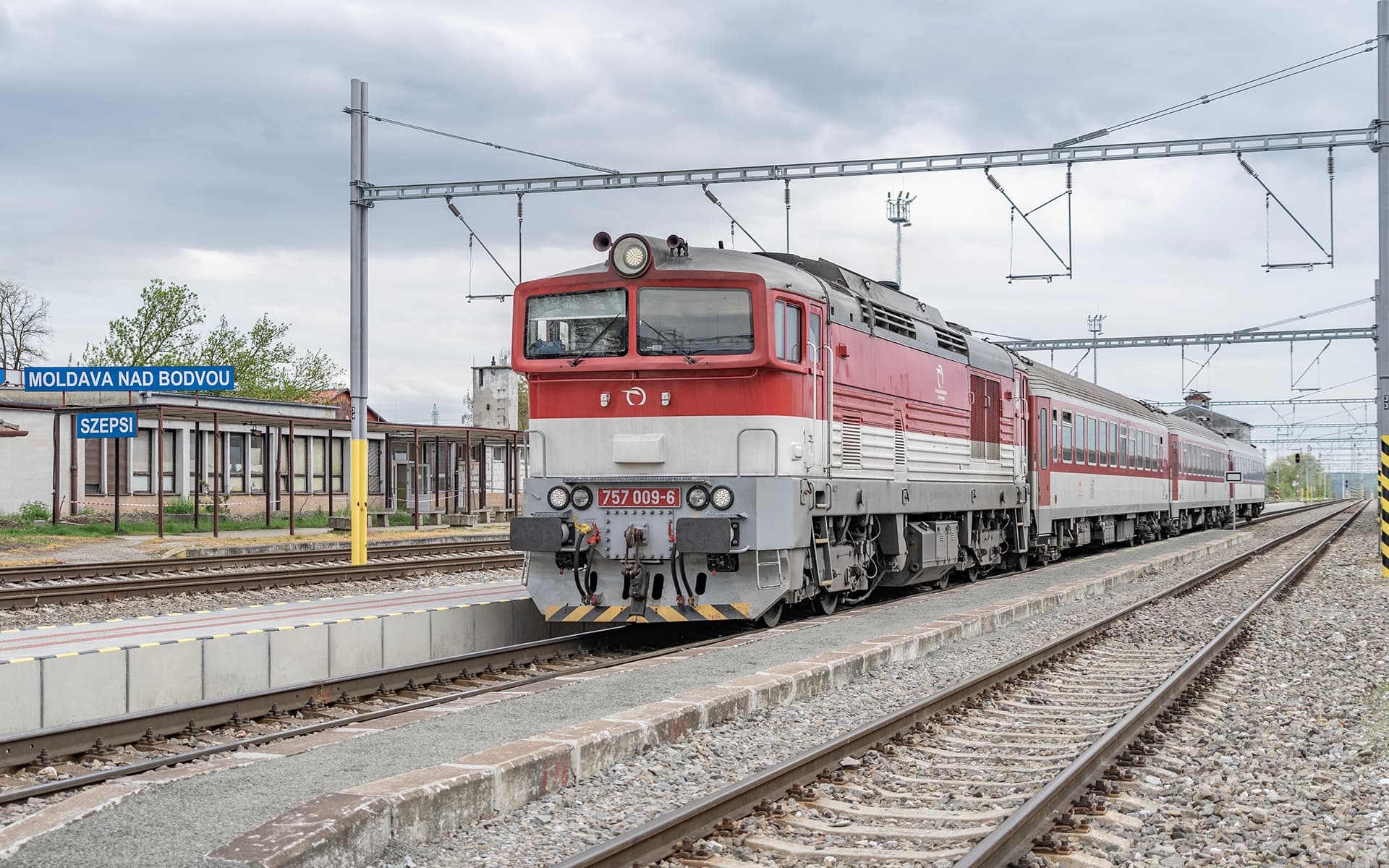 ĎALŠIA TRAGÉDIA na železničnom priecestí: Muž zahynul po zrážke s vlakom