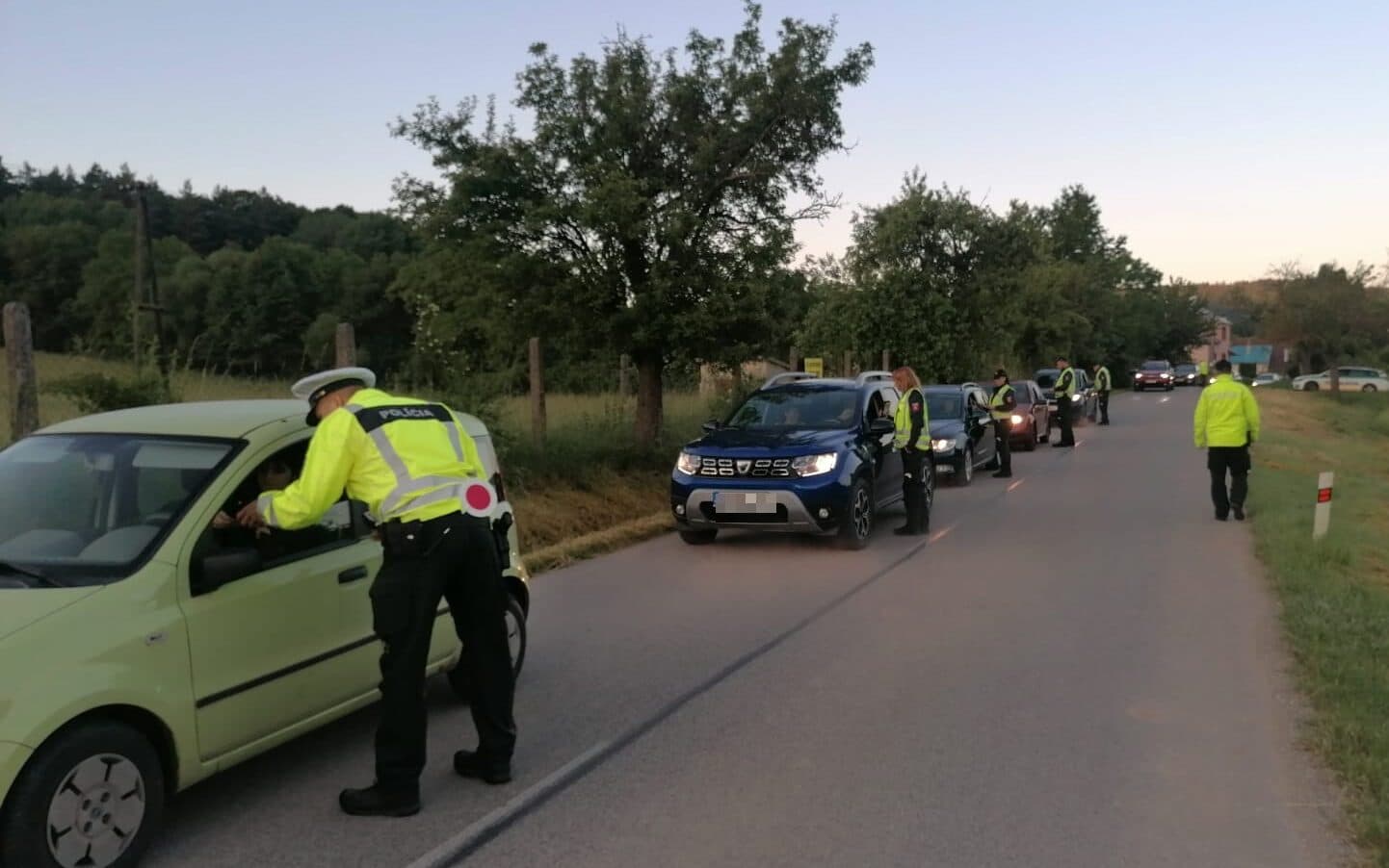 Za fotenie dopravnej nehody vám hrozí mastná pokuta
