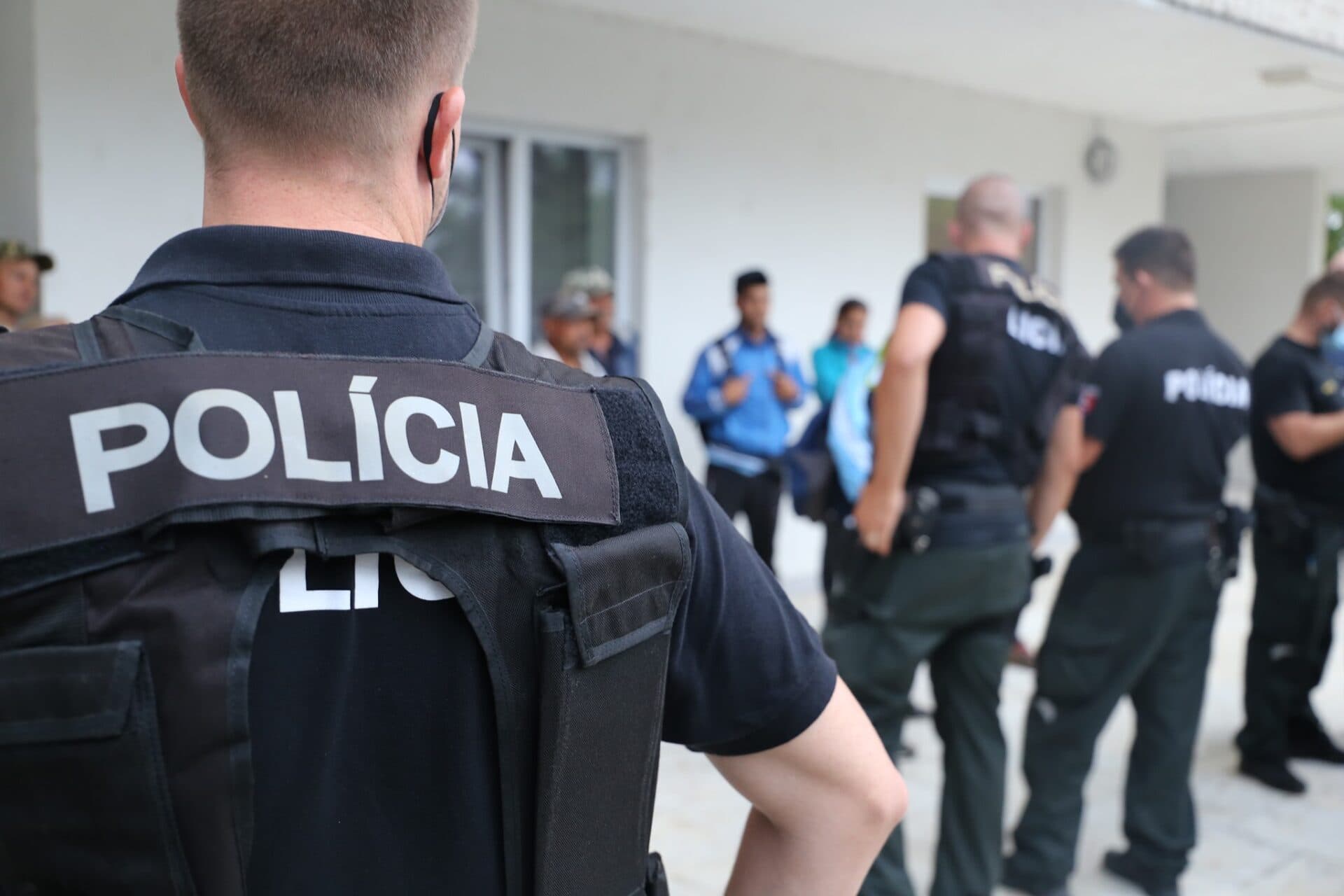 Polícia zadržala podozrivých z lúpeže. Muža mali napadnúť a okradnúť