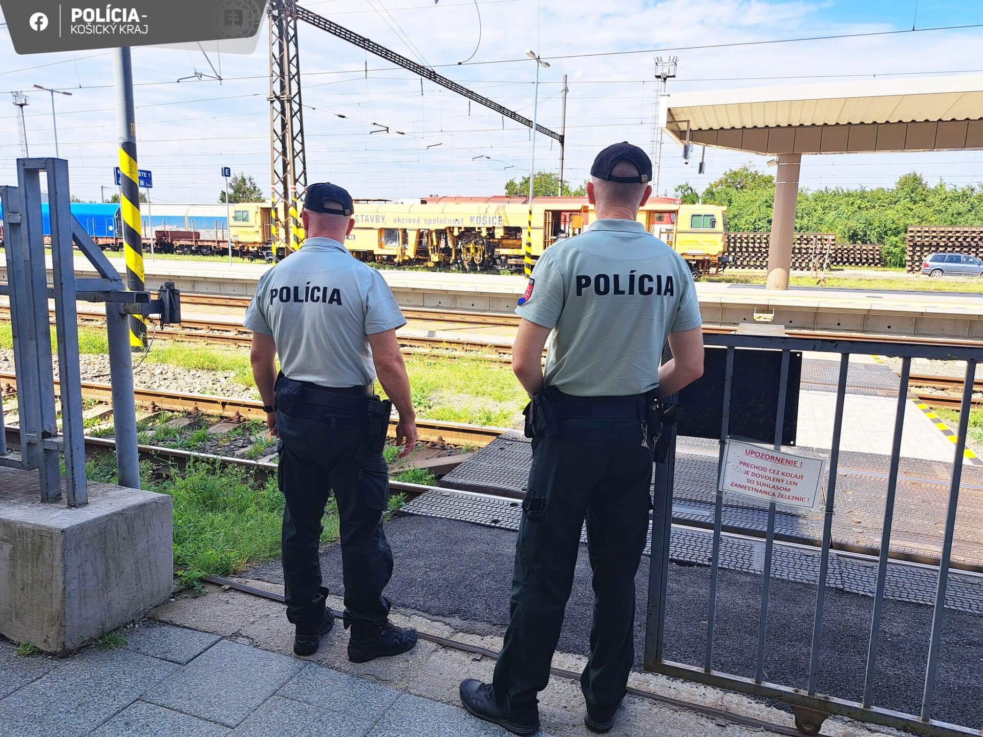 Hrdinský čin policajtov: ZACHRÁNILI muža pred udusením