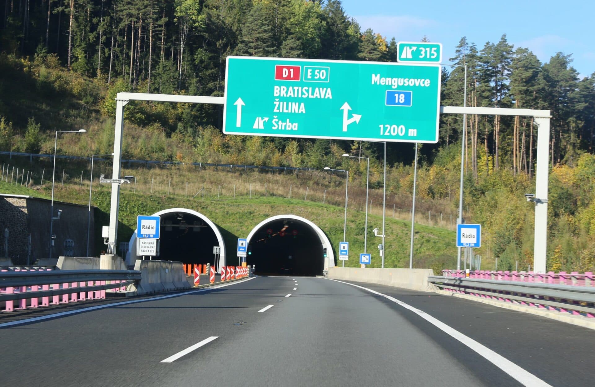 Počas víkendu očakávajte obmedzenia na diaľnici