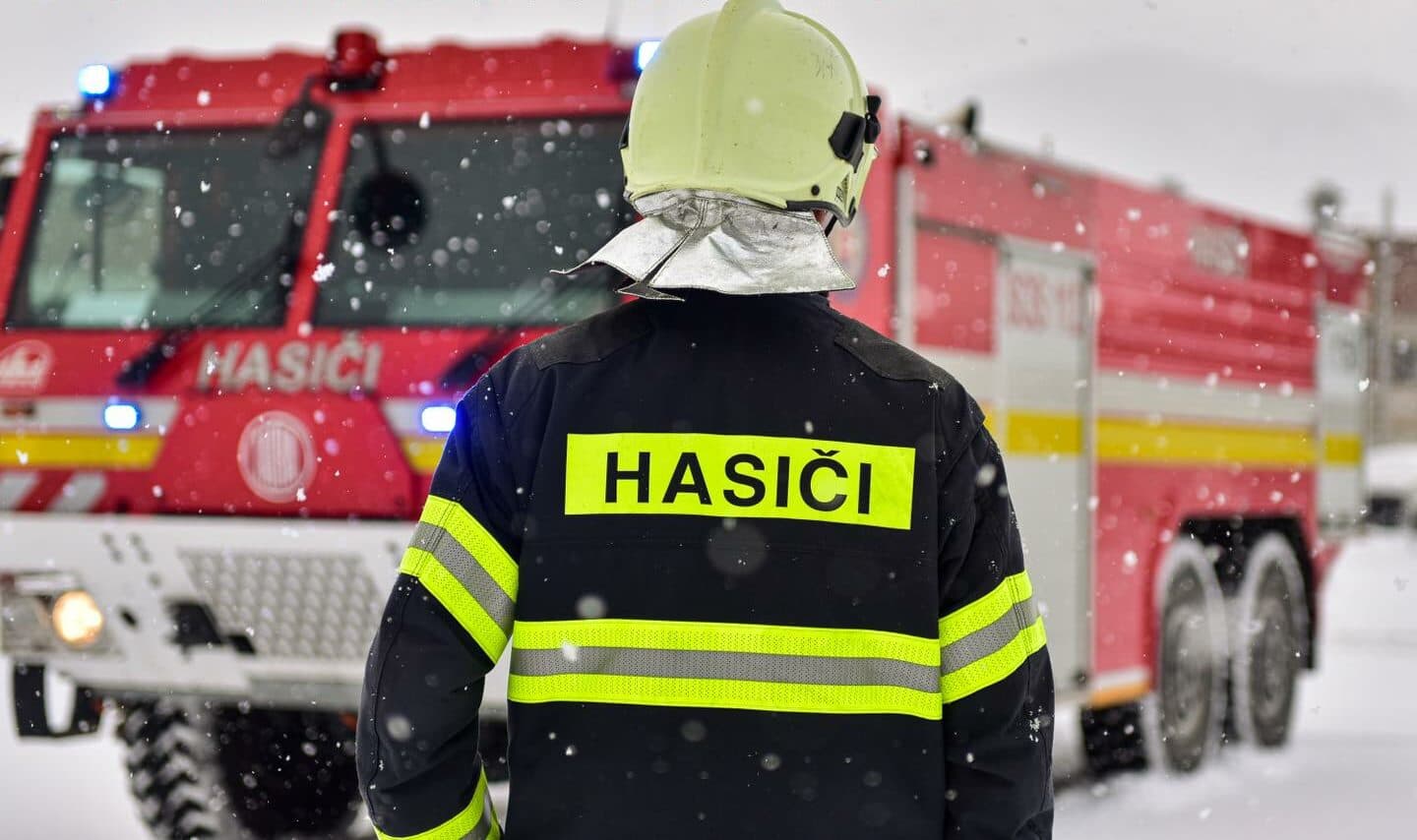 Hasiči mali rušnú noc. V Košiciach niekto zapálil odpad