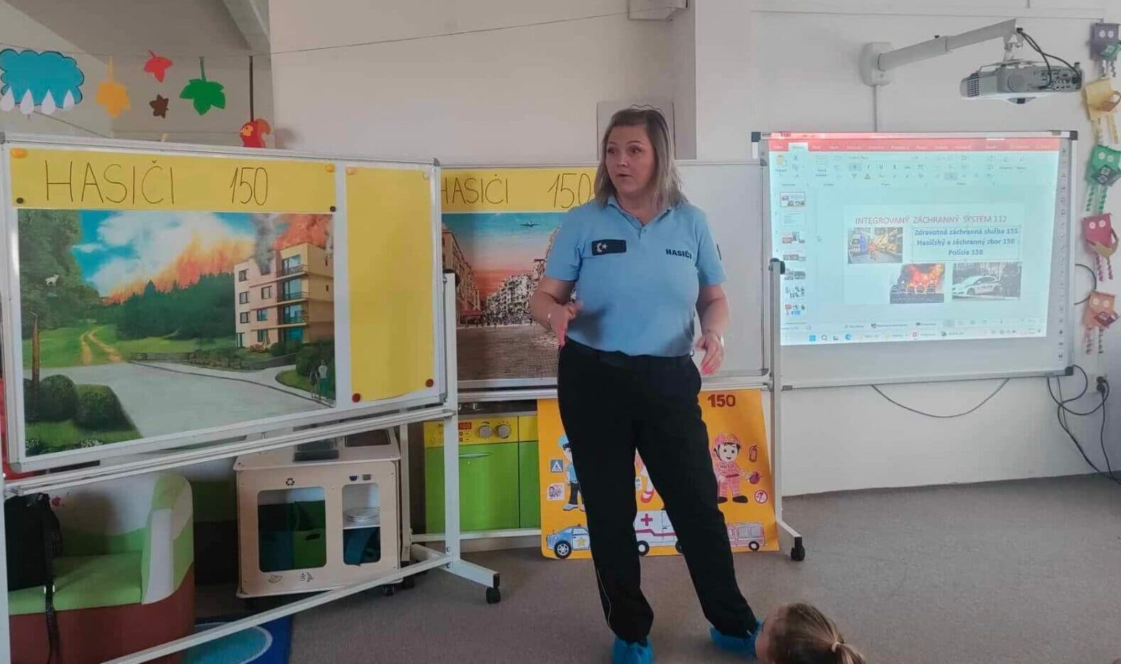 Hasiči v škôlke na Budapeštianskej učili deti, ako sa správať pri požiari