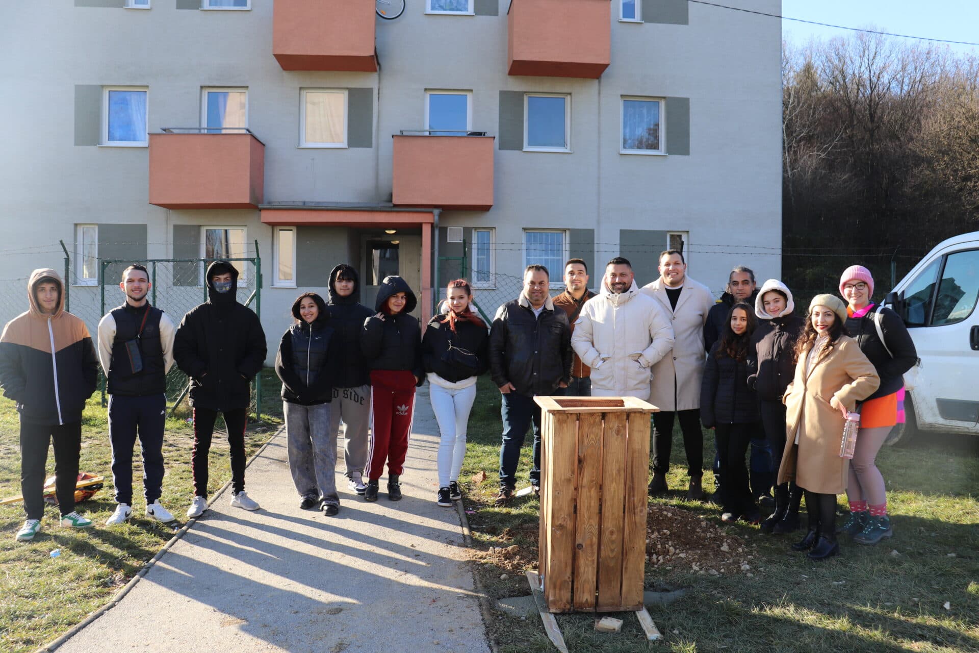 Mládež z Luníka IX v nasadení za čisté a funkčné sídlisko (FOTO)