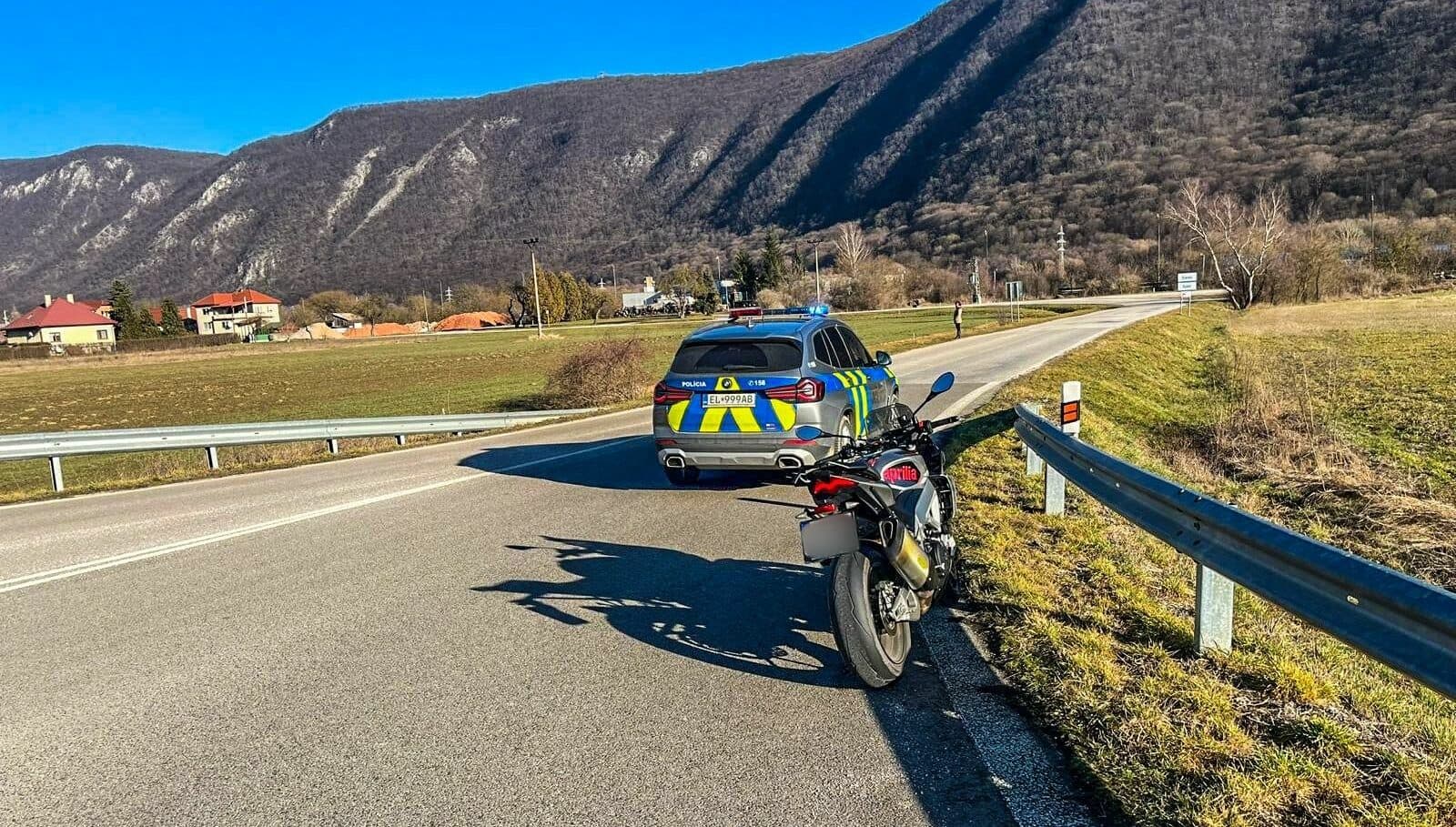 Po páde z motorky vylomila značku, nehodu žial neprežila
