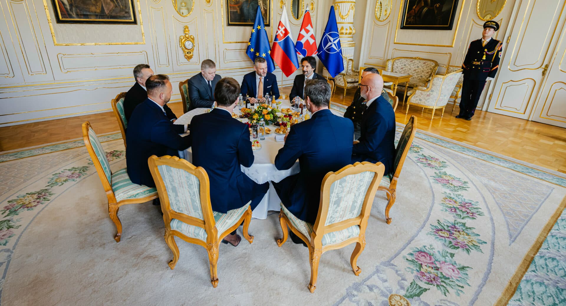 Politické strany sa zhodli, že nesúhlasia s vyslaním slovenských vojakov na Ukrajinu