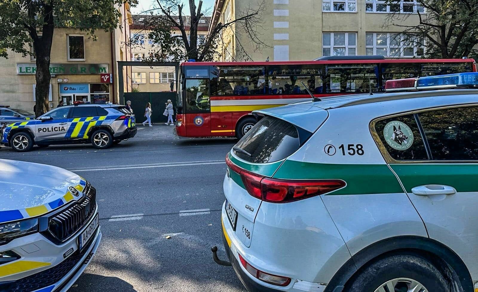 Polícia rieši bombovú hrozbu v Železničnej nemocnici v Košiciach