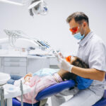 Príspevku na zuby odzvonilo. Od mája bude návšteva zubára drahšia