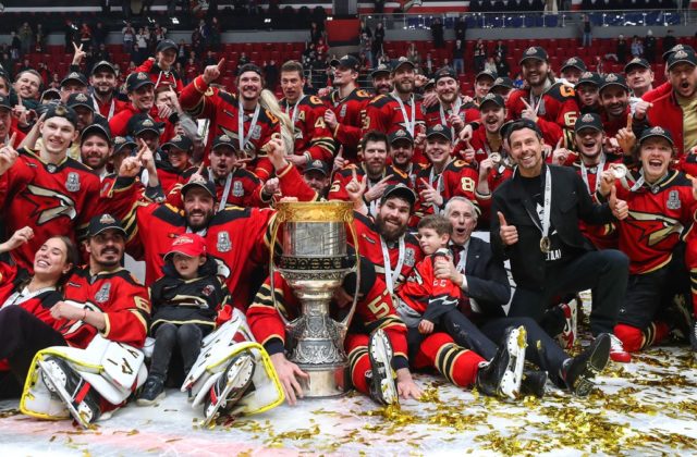 Hokejisti Avangardu Omsk po prvý raz v histórii získali Gagarinov pohár, vo finále KHL zdolali CSKA (video)