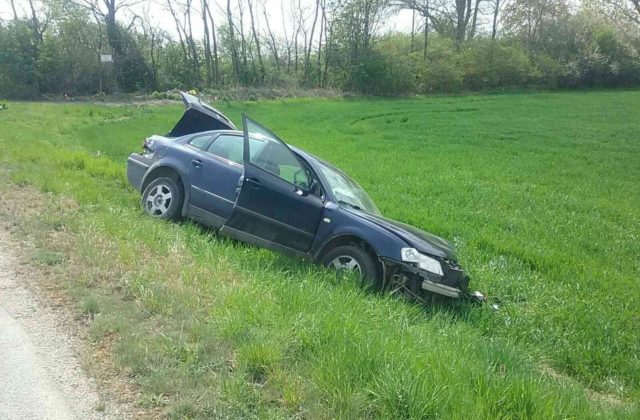 Pri Piešťanoch v smere na Drahovce sa zrazili tri autá, v ktorých sa viezlo dohromady osem ľudí