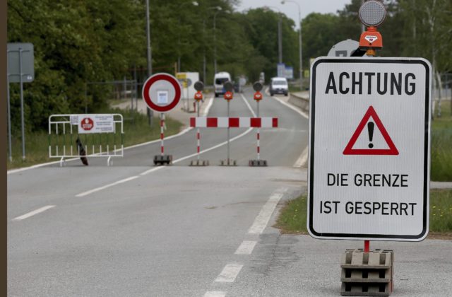 Rakúsko uvoľnilo opatrenia pre pendlerov, na prekročenie hraníc vám postačí týždňový test