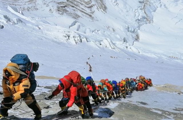 Čína otvorila severnú časť Mount Everestu pre horolezcov, musia mať negatívny test a dodržiavať odstupy