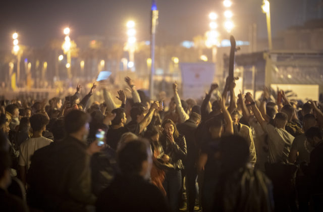 V Španielsku sa po šiestich mesiacoch skončil celoštátny lockdown, v uliciach vypukli oslavy