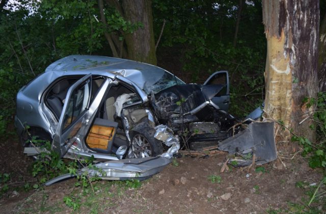 Pri tragickej dopravnej nehode vyhasol život 33-ročného muža, nezvládol prejazd zákrutou