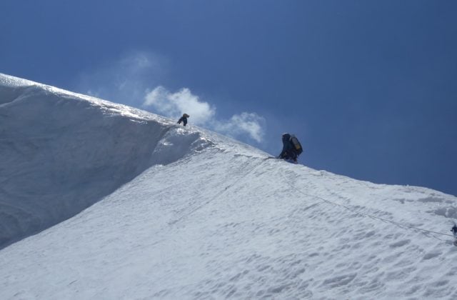 Horolezca Hámora zasypala v Himalájách lavína, von sa dostal nožom