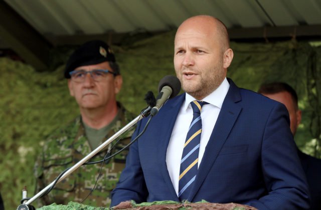 Minister obrany Jaroslav Naď si pripomenul 79. výročie atentátu na Reinharda Heydricha