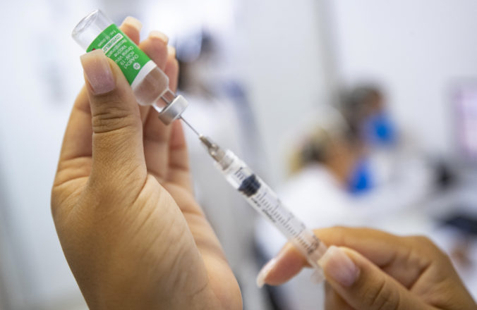 Vakcíny od Pfizeru už priraďujú osobám od 50 rokov