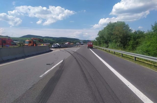 Diaľnica D1 medzi Prešovom a Košicami je uzavretá v oboch smeroch, kamión sa zrazil s autom