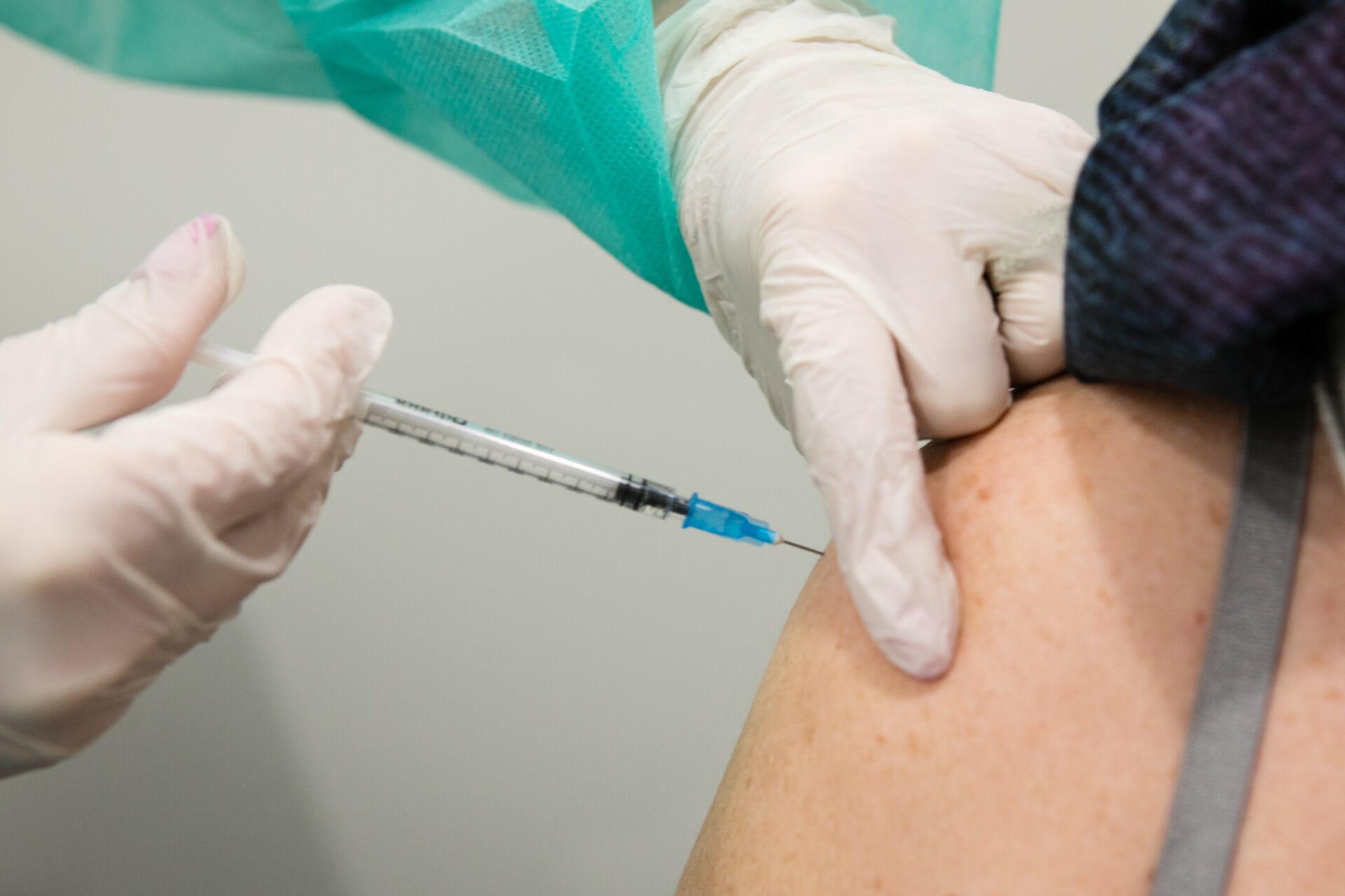 Pribudli štyria nakazení, tri obete a 1 720 zaočkovaných prvou dávkou vakcíny