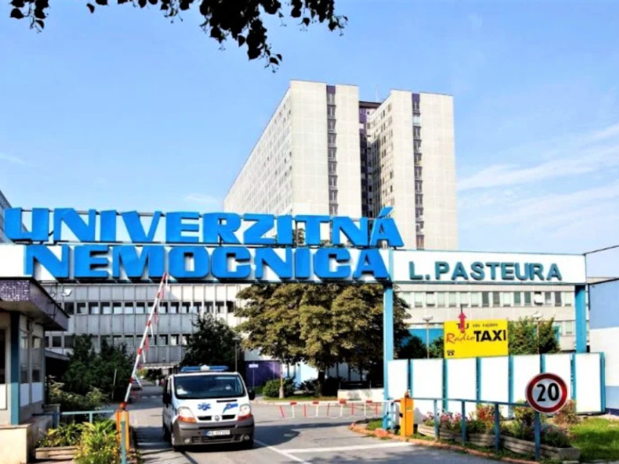 Univerzitná nemocnica L. Pasteura  si oddnes upratuje vlastnými kapacitami