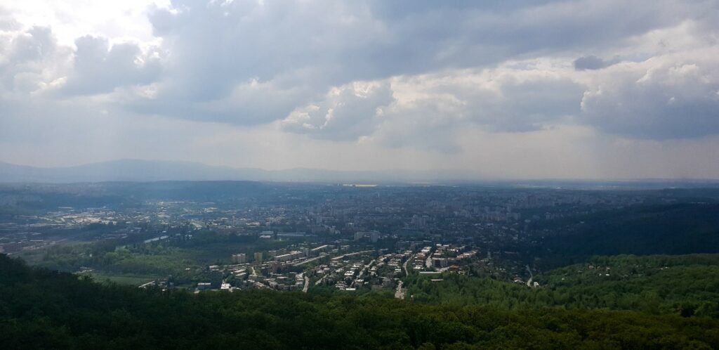 výhľad z Vyhliadkovej veže Hradová v MČ Sever