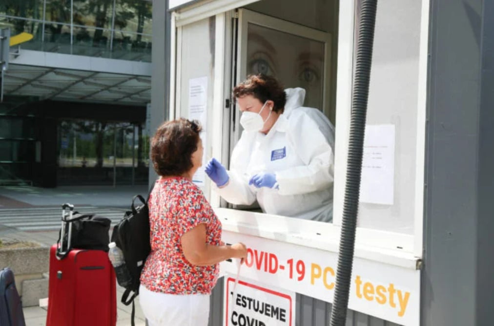 Za stredu pribudlo na Slovensku 853 PCR pozitívnych prípadov