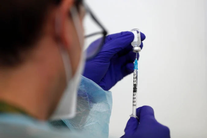 Prvú dávku očkovacej látky má na Slovensku viac ako 2,5 milióna ľudí