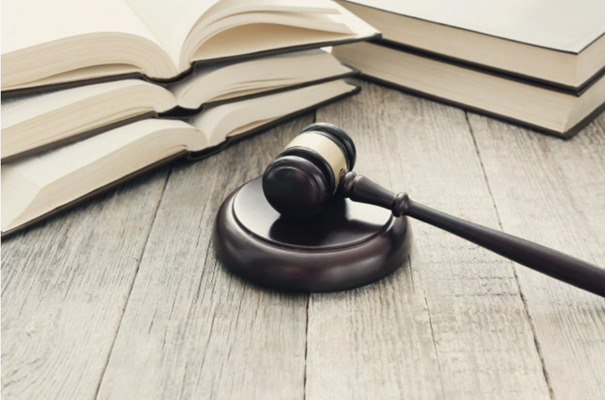 Súd môže doplniť svoje päťčlenné disciplinárne senáty o zástupcov právnických profesií
