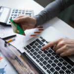 Finančné podvody na Slovensku silnejú, jeden klik môže stáť tisíce eur