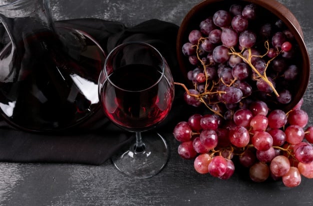 Obchodníci profitujú zo svojho dominantného postavenia a likvidujú vinárov, tvrdí zväz vinohradníkov