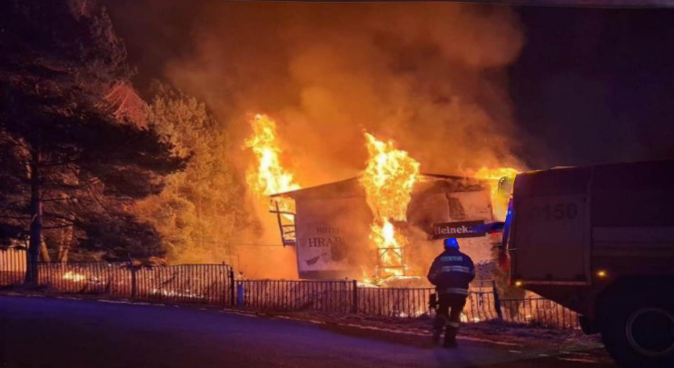 Pre požiar bývalého hotela v Bukovci sa začalo trestné stíhanie