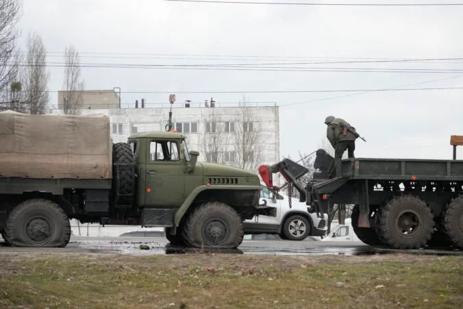 AKTUALIZUJEME: Boje na Ukrajine neutíchajú, výbuchy sa ozývajú celým mestom