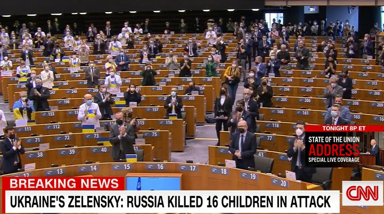 Zelenskyj v europarlamente vyzval európskych lídrov, aby dokázali ich solidaritu s Ukrajinou