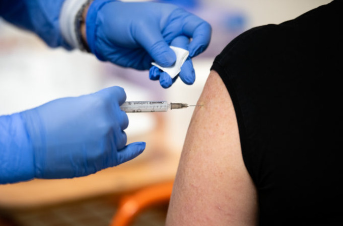Rezort zdravotníctva zvažuje možnosť očkovania v lekárňach
