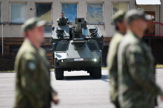 Ministri presunuli viac ako 41 miliónov eur na nákup pásových obrnených vozidiel