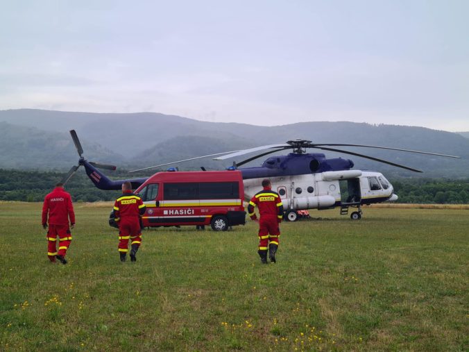 Slovenskí hasiči pokračovali v hasení požiarov v Českom Švajčiarsku už tretí deň