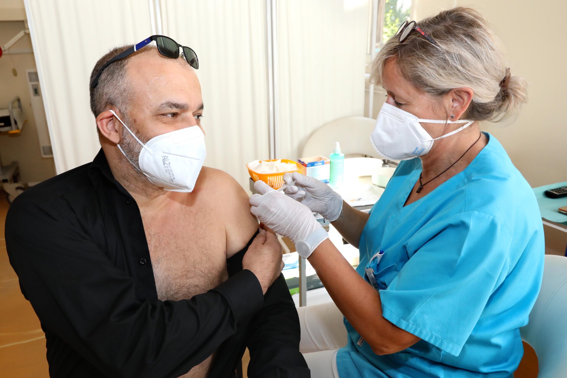 V Košiciach sa začalo očkovanie vakcínou prispôsobenou na omikron