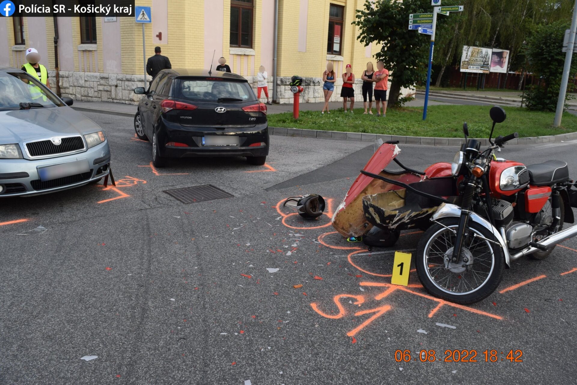 Motocykel viedol pod vplyvom alkoholu! Pri nehode sa ťažko zranilo dieťa (FOTO)