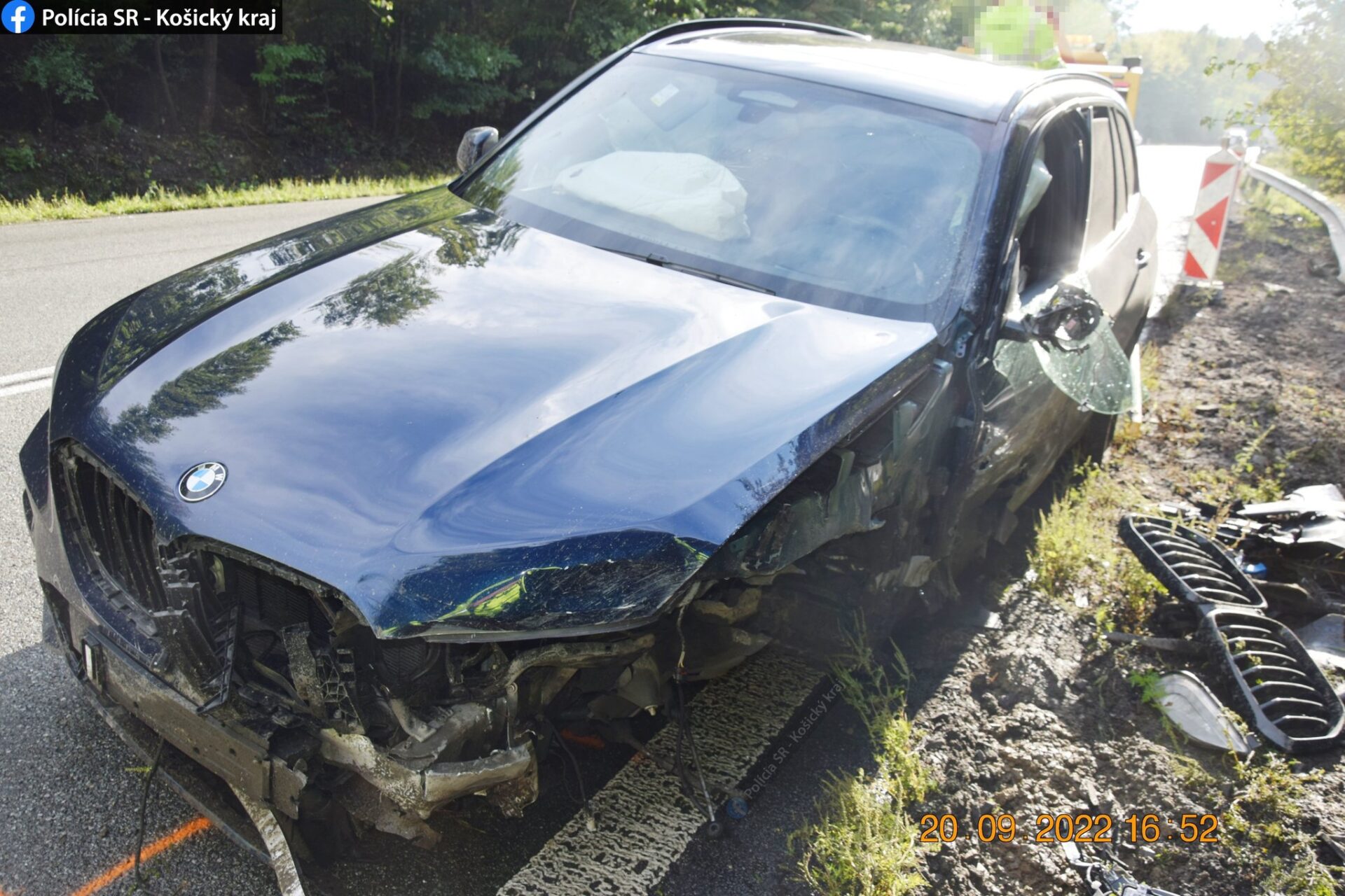 Na Dargove sa zrazili dve autá! Úlomky poškodili aj tretie vozidlo (FOTO)