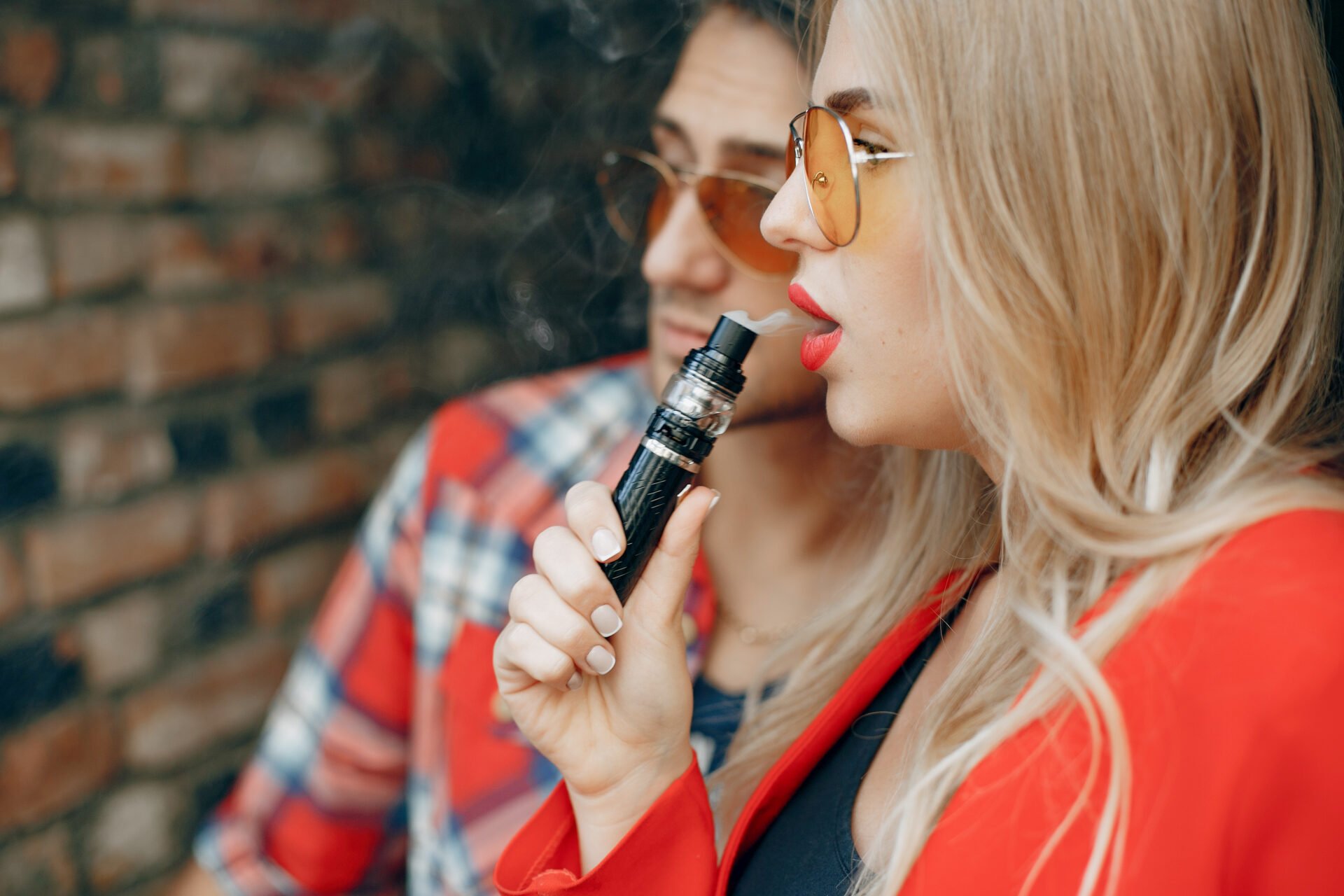 Inhalovanie vitamínov na princípe e-cigariet má svoje riziká, upozorňujú pneumológovia