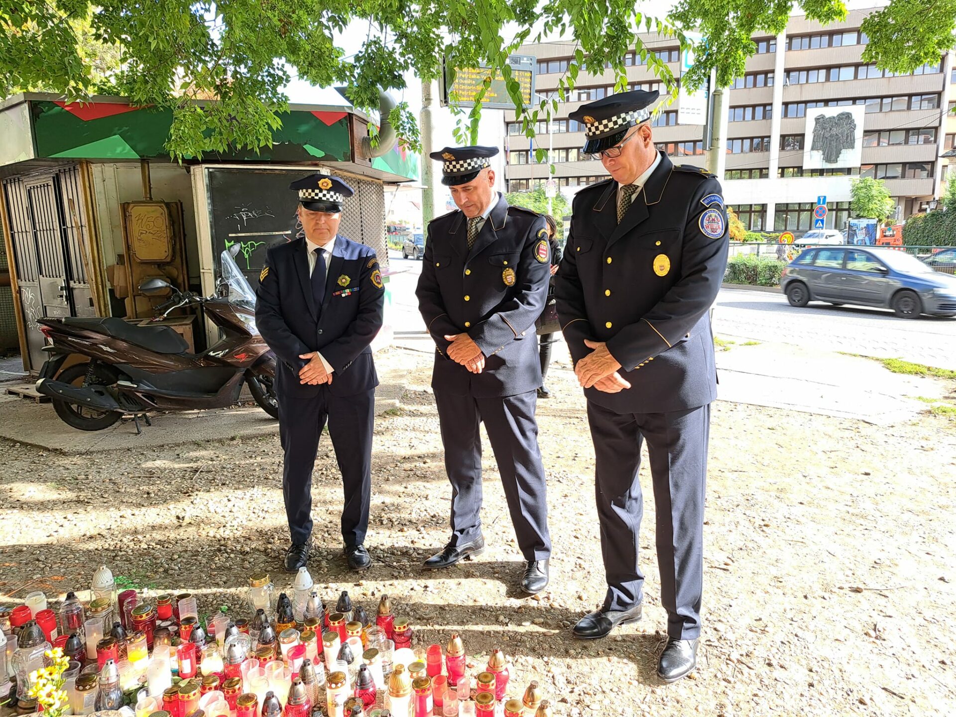 Náčelník Mestskej polície Košice vzdal úctu pozostalým obetí tragickej nehody v Bratislave (FOTO)
