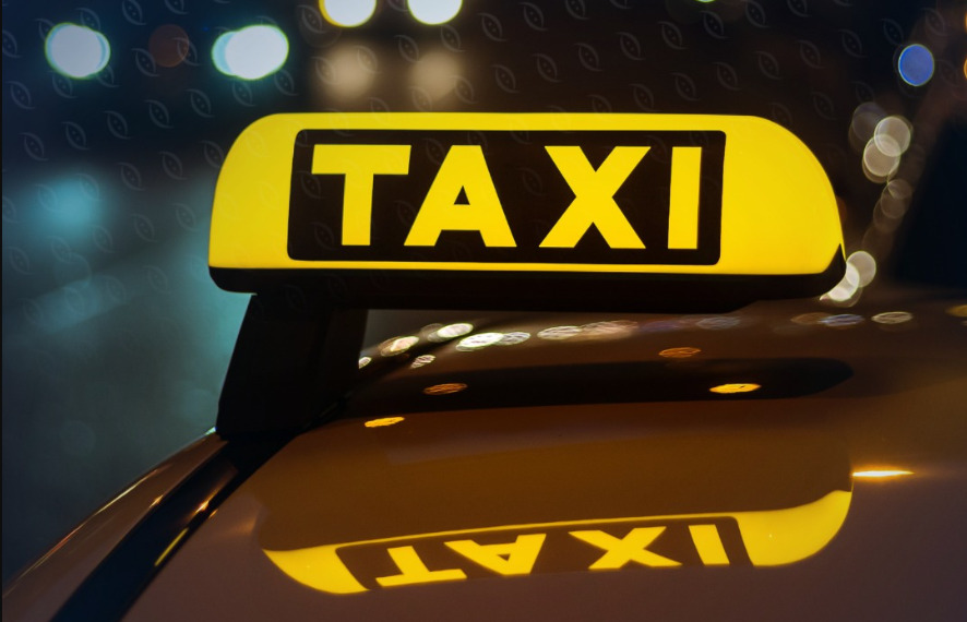 Taxikár jazdil bez vodičáku. Odhalili ho mestskí policajti