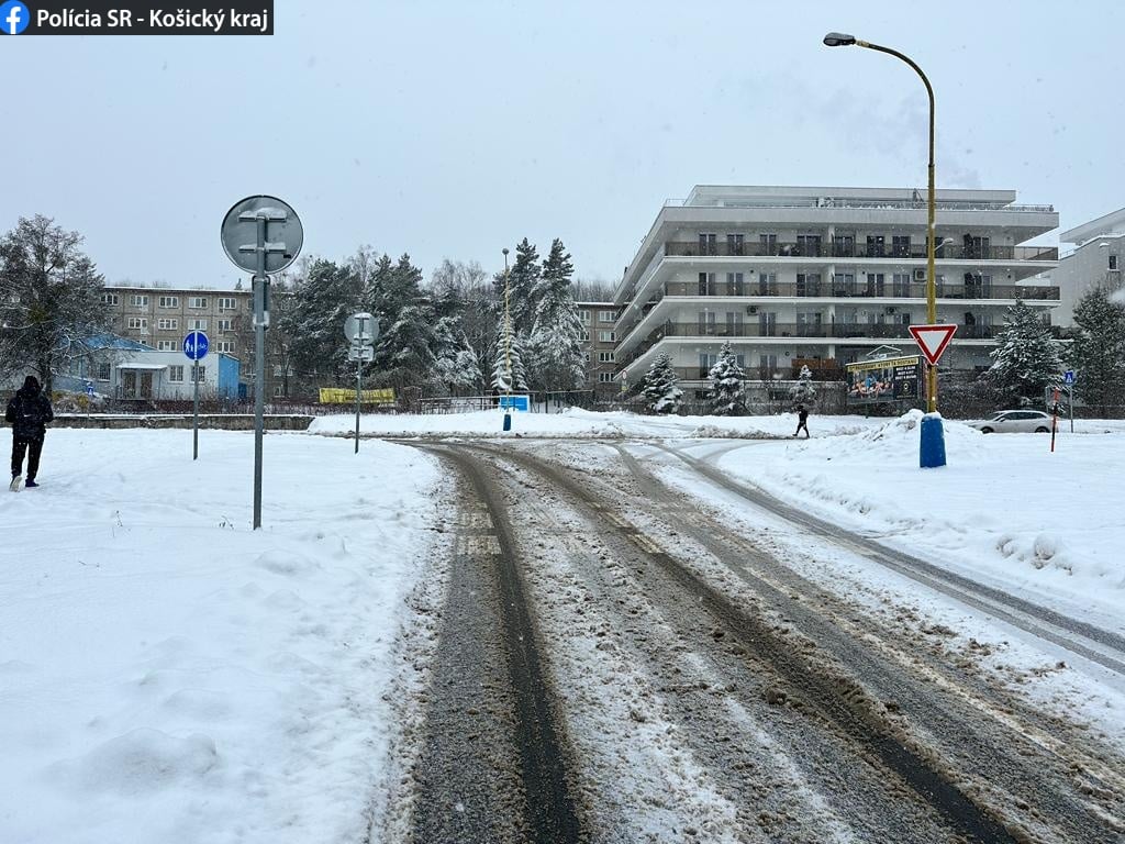 Na východe Slovenska výdatne sneží už druhý deň