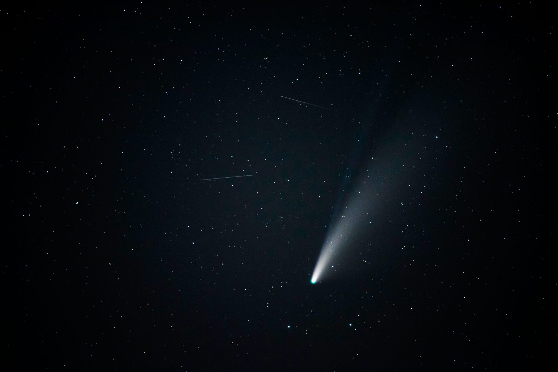 Decembrová obloha ponúkne meteorický roj aj novoobjavenú kométu