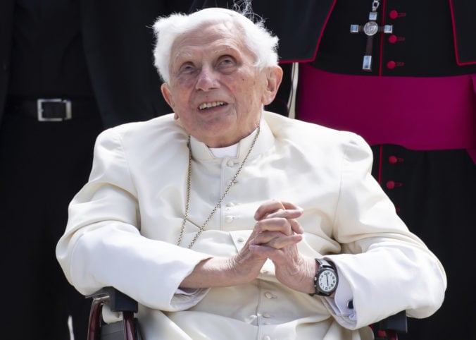 Stav Benedikta XVI. je stabilizovaný, ale vážny